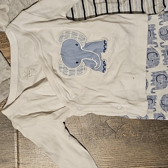 *BUNDLE* 3 BABY BOY OUTFITS 3TO6MO. - Picture 2 of 7